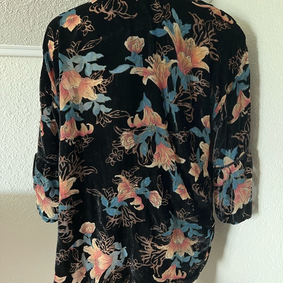 Daytrip Floral Velvet Duster - Picture 2 of 4